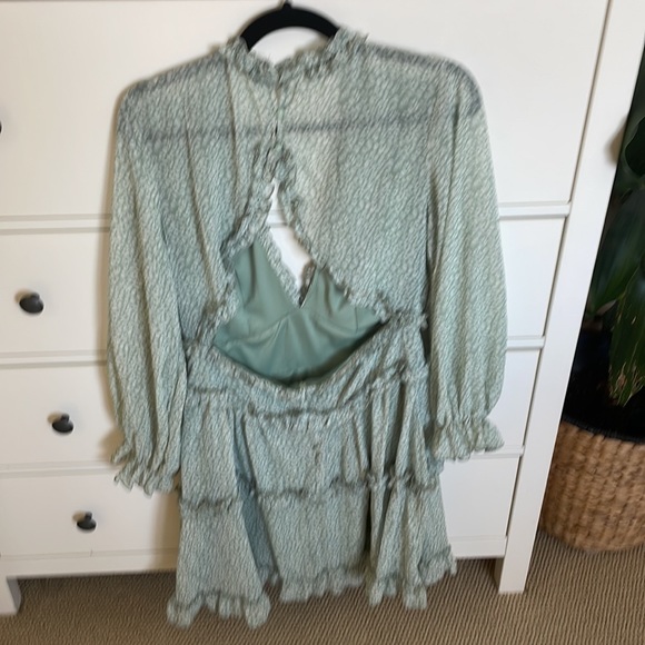 Ruffle dress-green and white open back - Picture 2 of 2